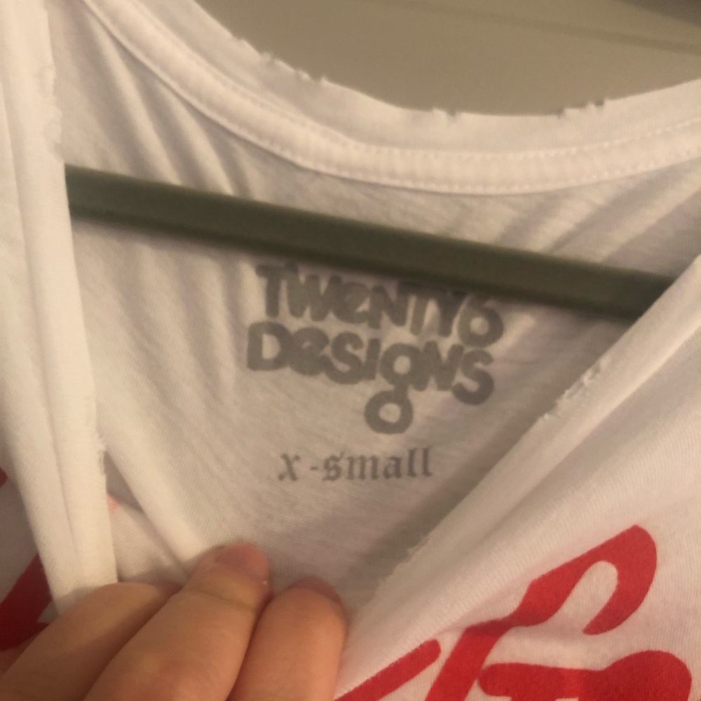 Cute tshirt! - Picture 2 of 3